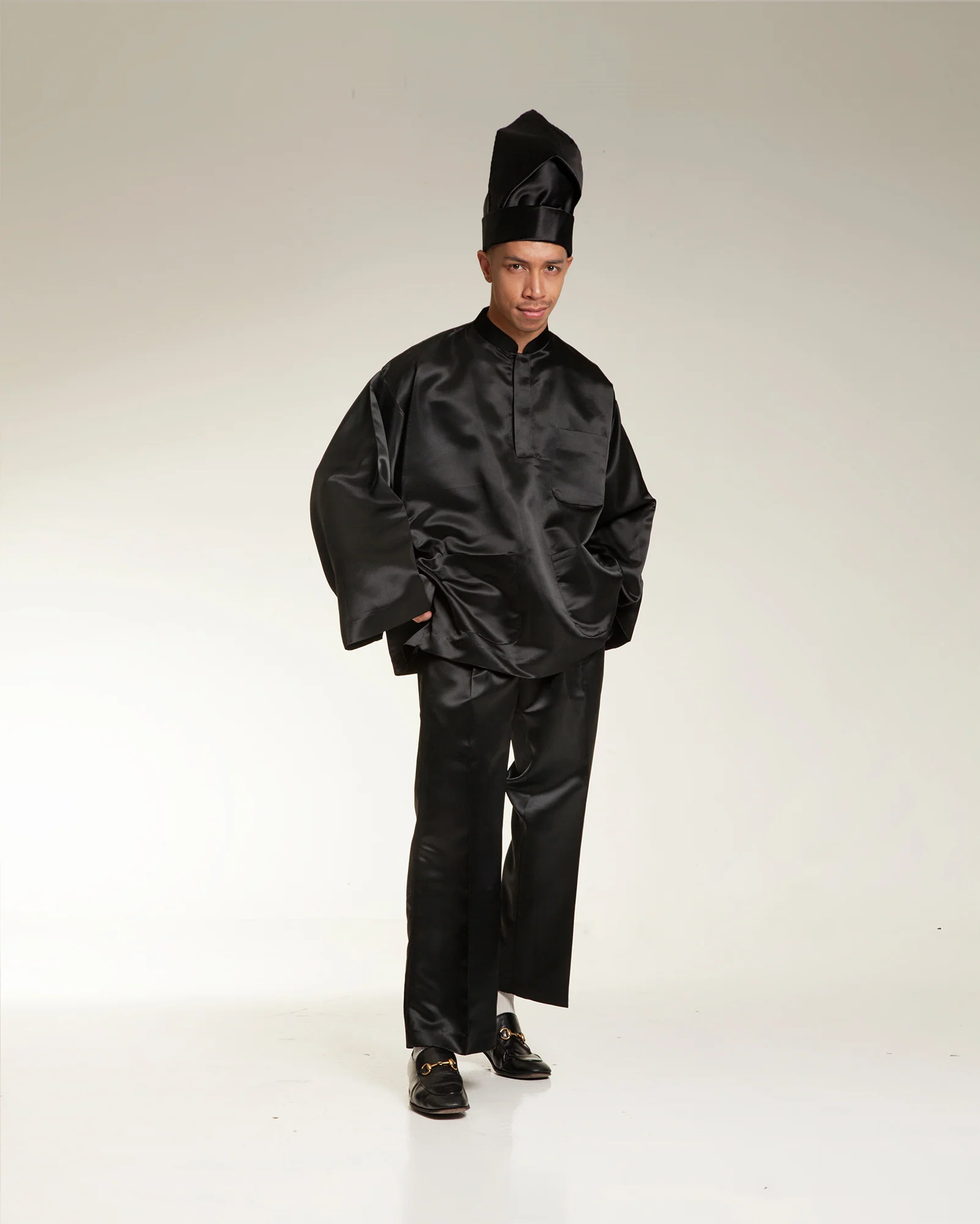 Gaya baju melayu moden mempunyai nilai fesyen membezakan dari potong klasik