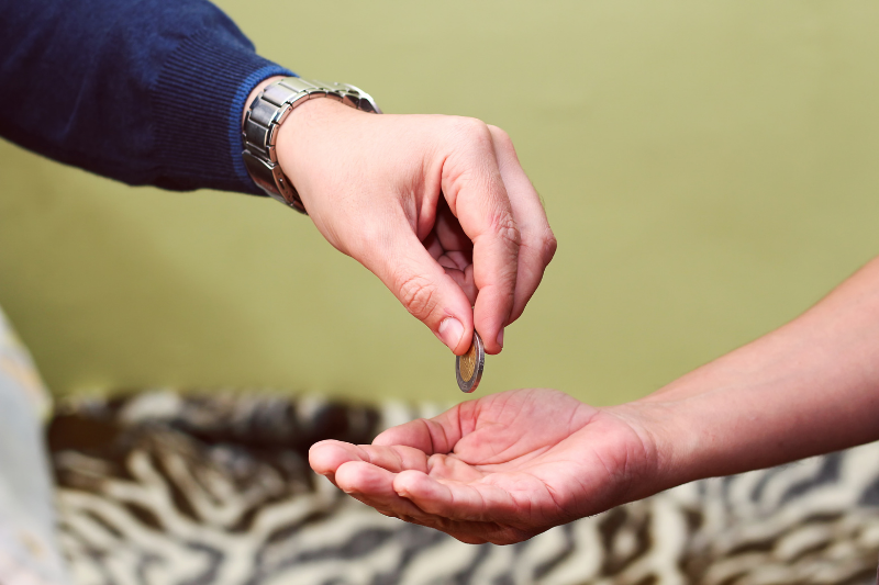 Ibadah paling mudah ialah dengan menderma