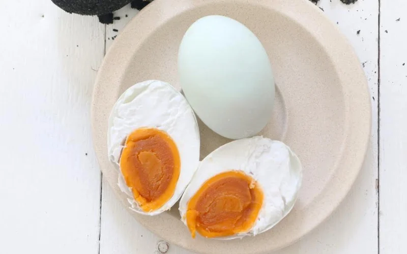 Telur masin menjadi kegemaran ramai untuk nikmati hampir setiap hari