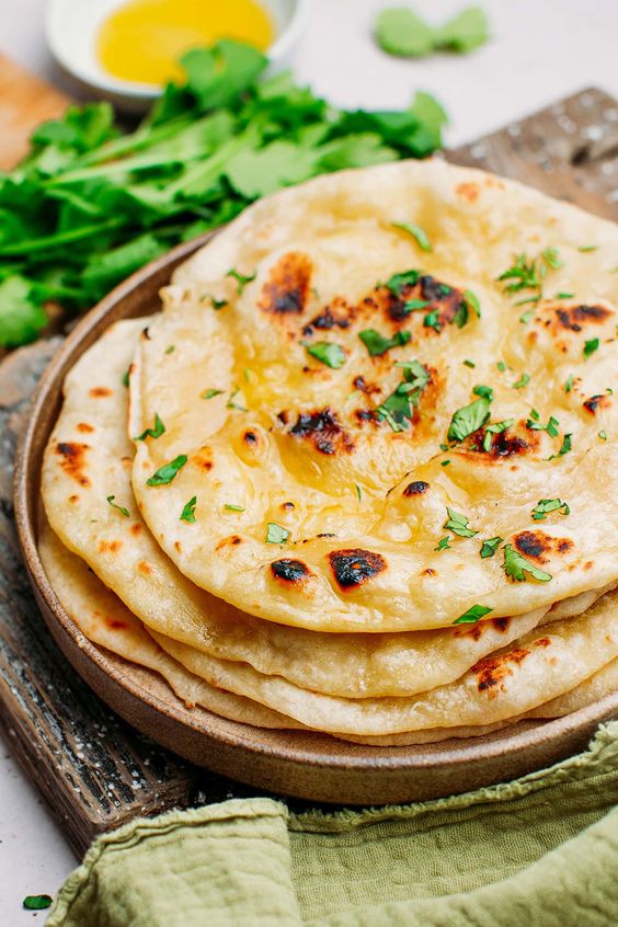 Roti naan cukup terkenal di bahagian Utara India