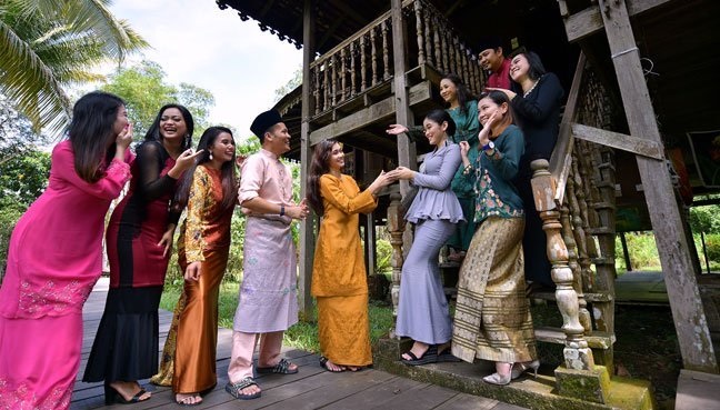 Bila dah jumpa ramai orang macamni mesti nak nampak menawan