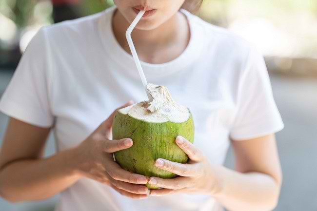 Jadi kita boleh minum air kelapa setiap hari?