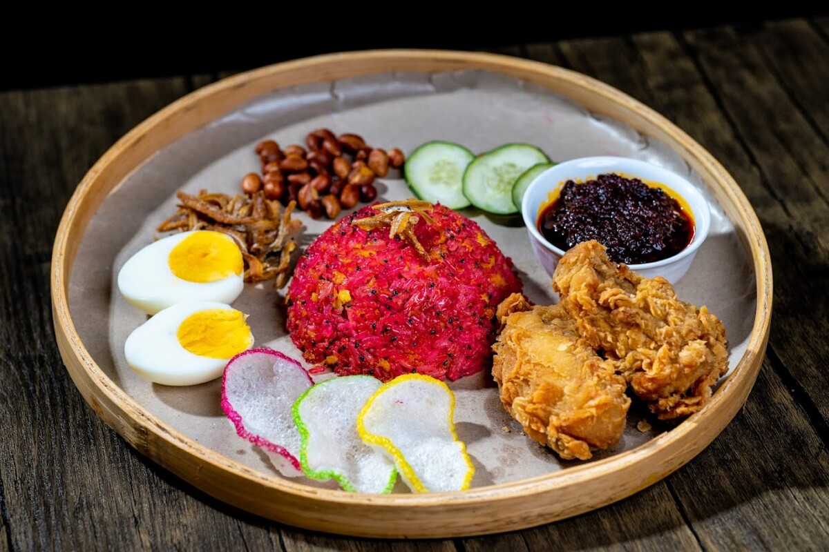 Nasi lemak buah naga? Kena cuba ni!