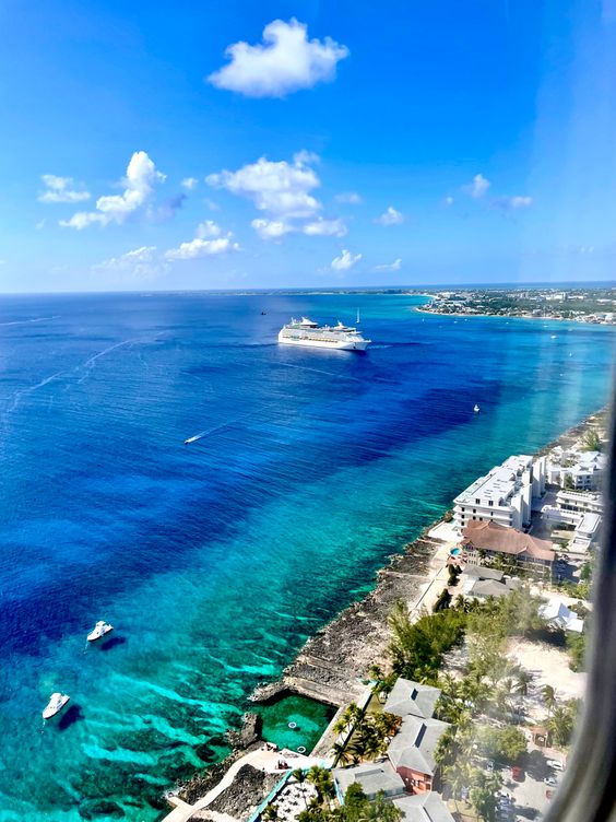 Cantik betul permandangan di pulau ini