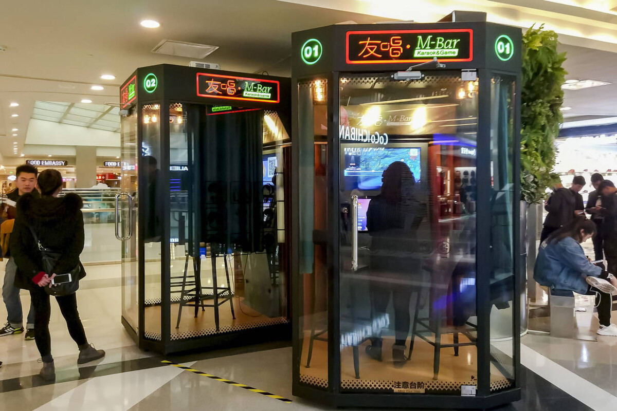 Sekarang nak karaoke dalam kotak kecil camni pun boleh