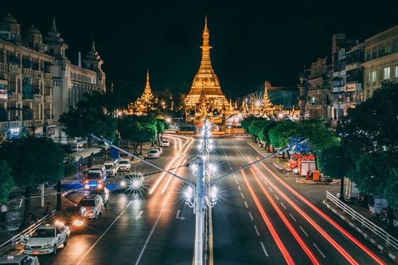 Pagoda ini menjadi satu simbol untuk Yangon