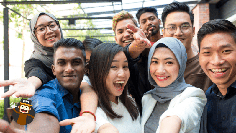 Orang Malaysia pula peramah dan berkongsi pelbagai budaya