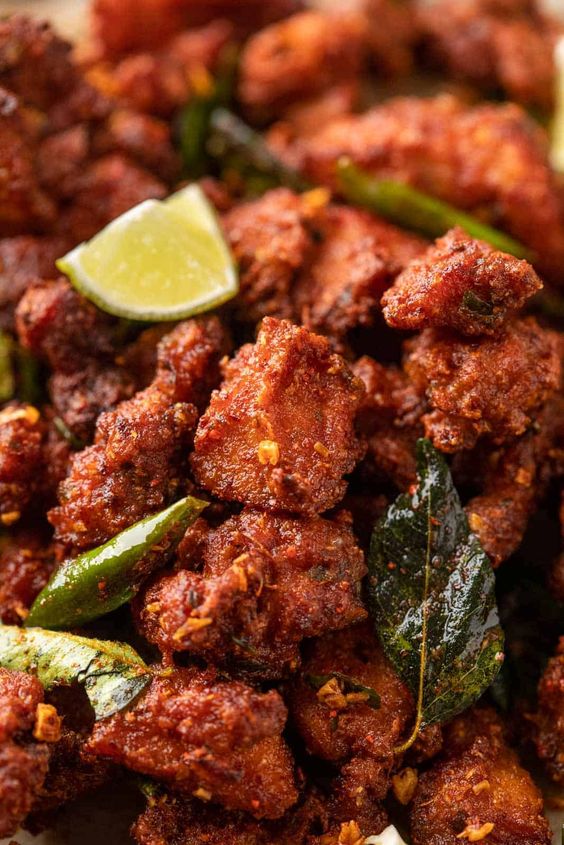 Memiliki rasa rempah banyak kerana pengaruh masakan India