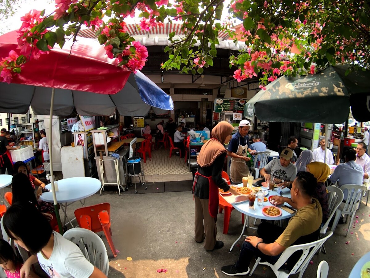 Bandaraya Ipoh cukup terkenal dengan pelbagai kedai kopi seperti ini