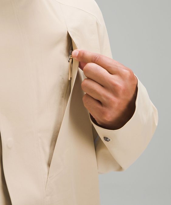 Contoh jaket yang ada poket sembunyi memudahkan korang simpan barang