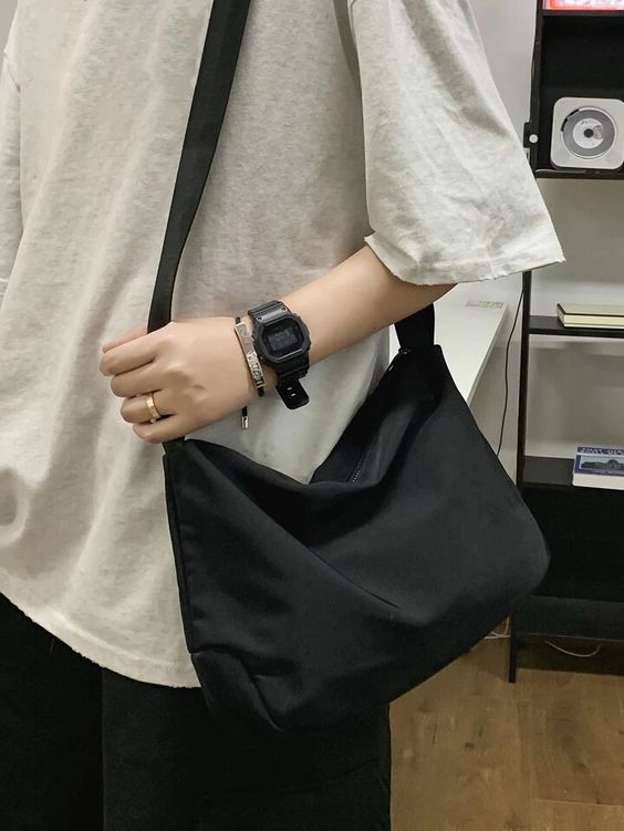 Beg silang dapat memudahkan korang awasi barang peribadi