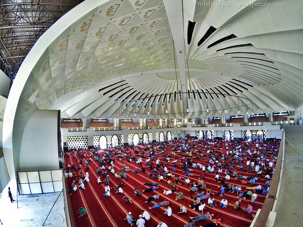 Mampu memuatkan seramai 20,000 orang