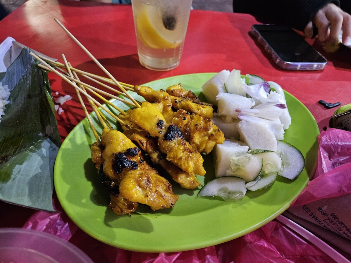Satay pun ada jugak memang sedap di makan malam-malam sejuk