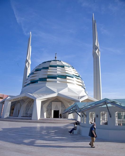 Contoh gaya seni bina masjid yang menggambarkan apa itu masjid