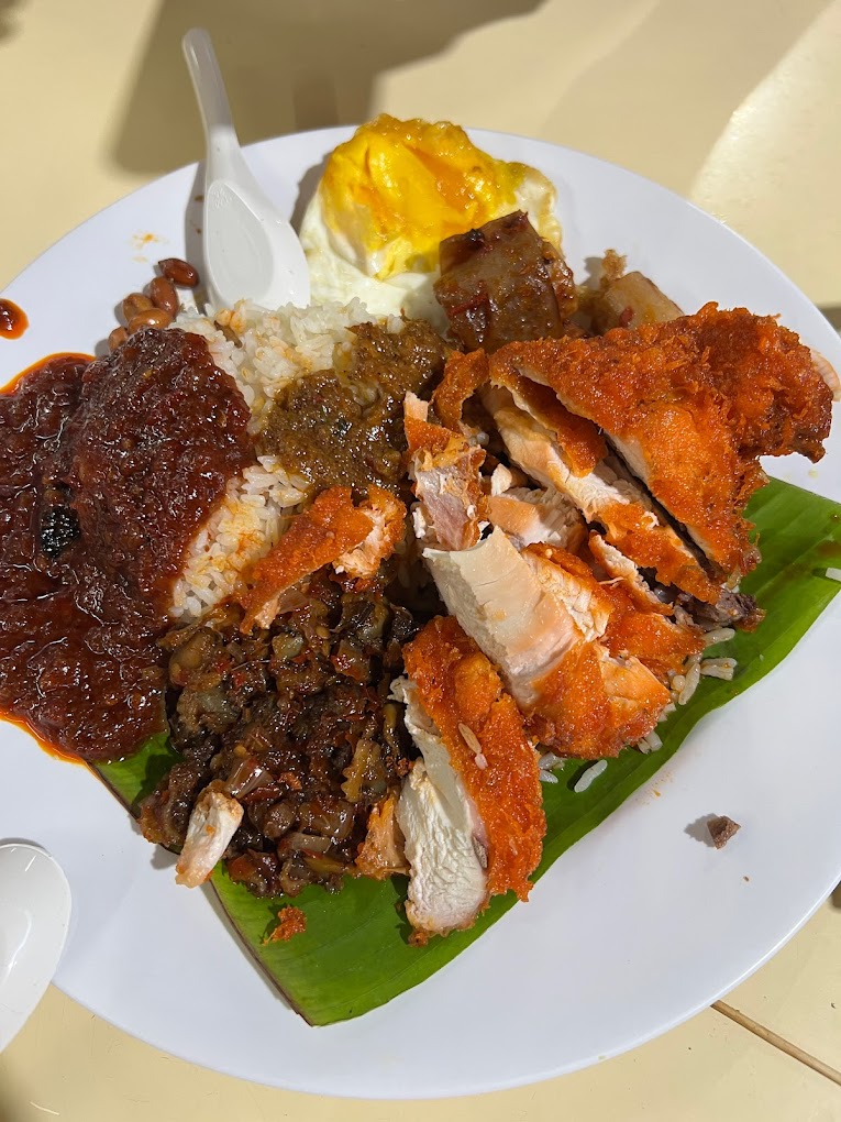 Ayam tersebut memang puas makan dengan nasi panas