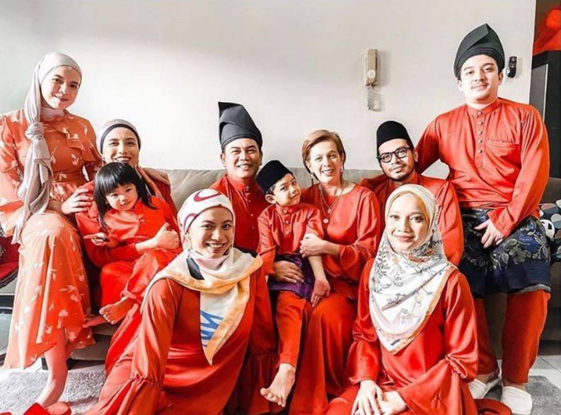 Suasana hari raya memang tak sah kalau takda makcik bawang