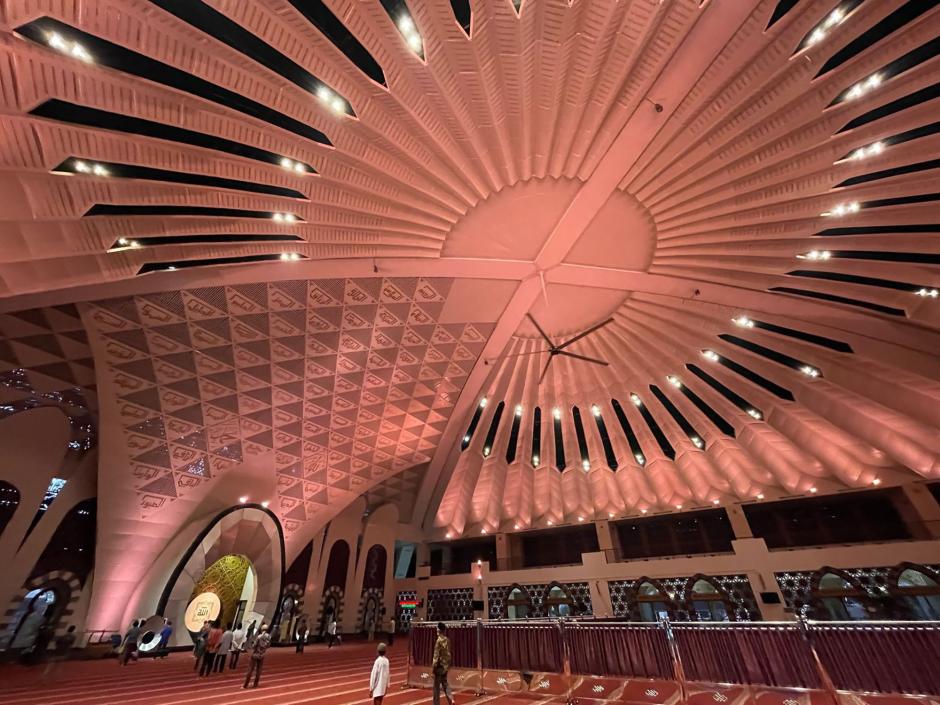 Rupa bahagian dalam Masjid Raya sungguh menawan