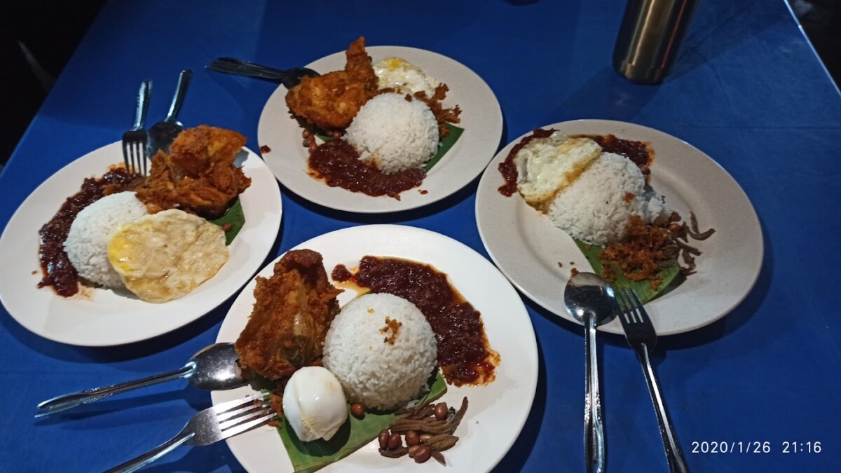 2 gerai menyediakan makanan sama tapi rasa sangat berbeza
