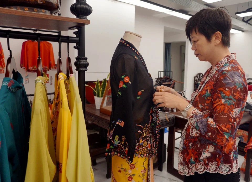 Kebaya Nyonya yang sangat popular kalangan orang muda