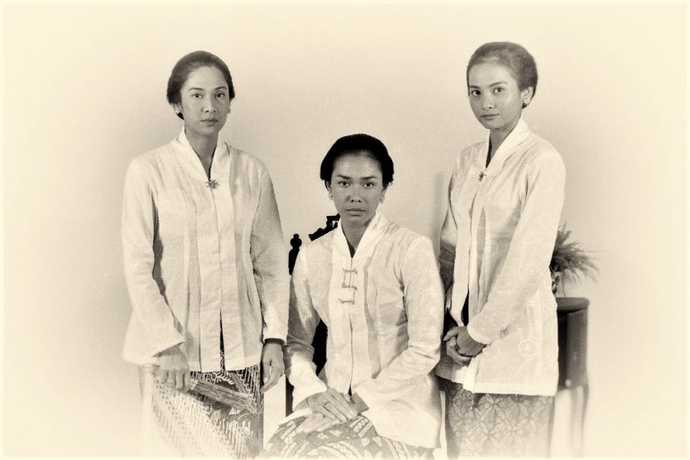 Ada juga mengatakan baju kebaya berasal dari orang Jawa