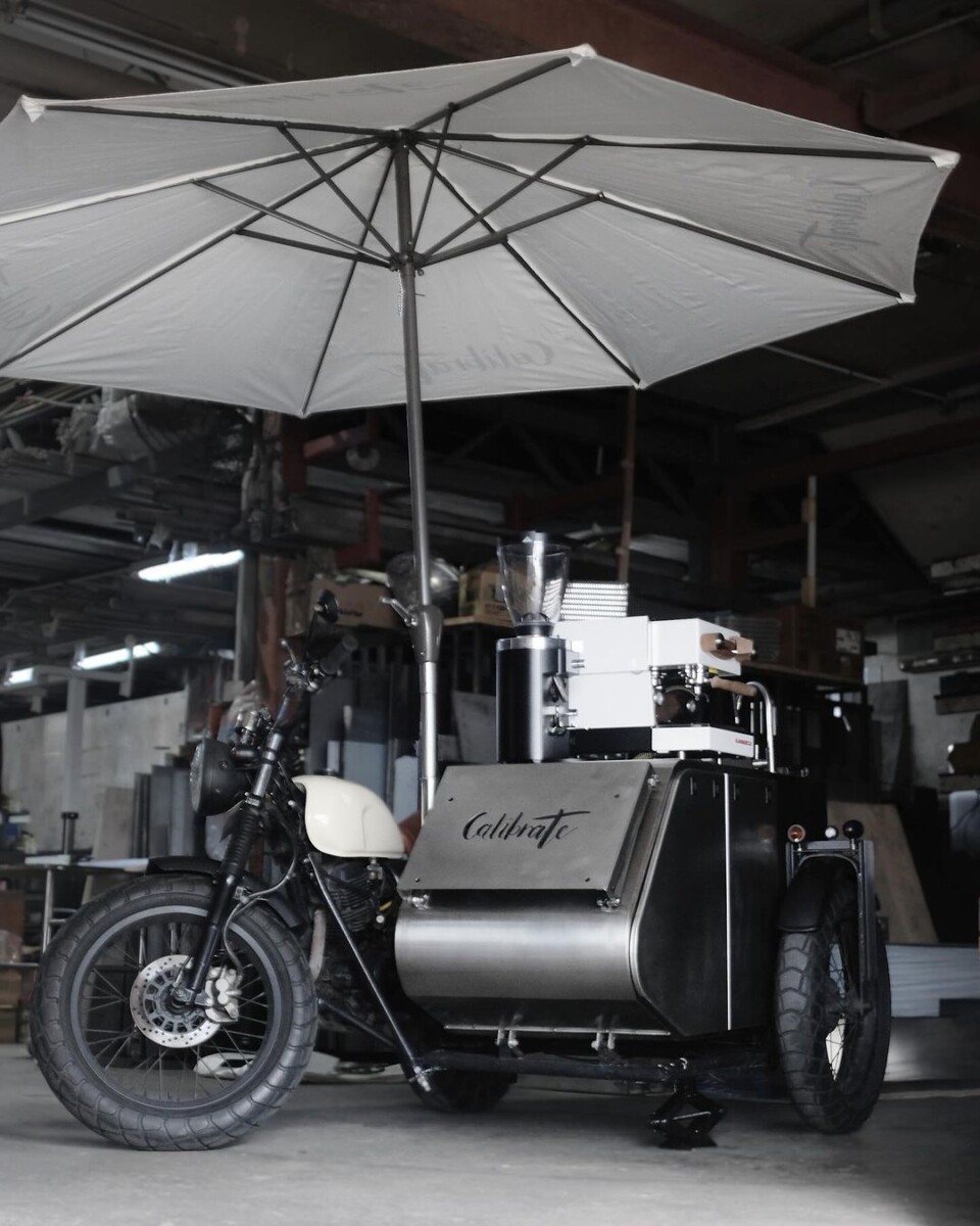 Motosikalnya membuatkan perniagaan lebih unik