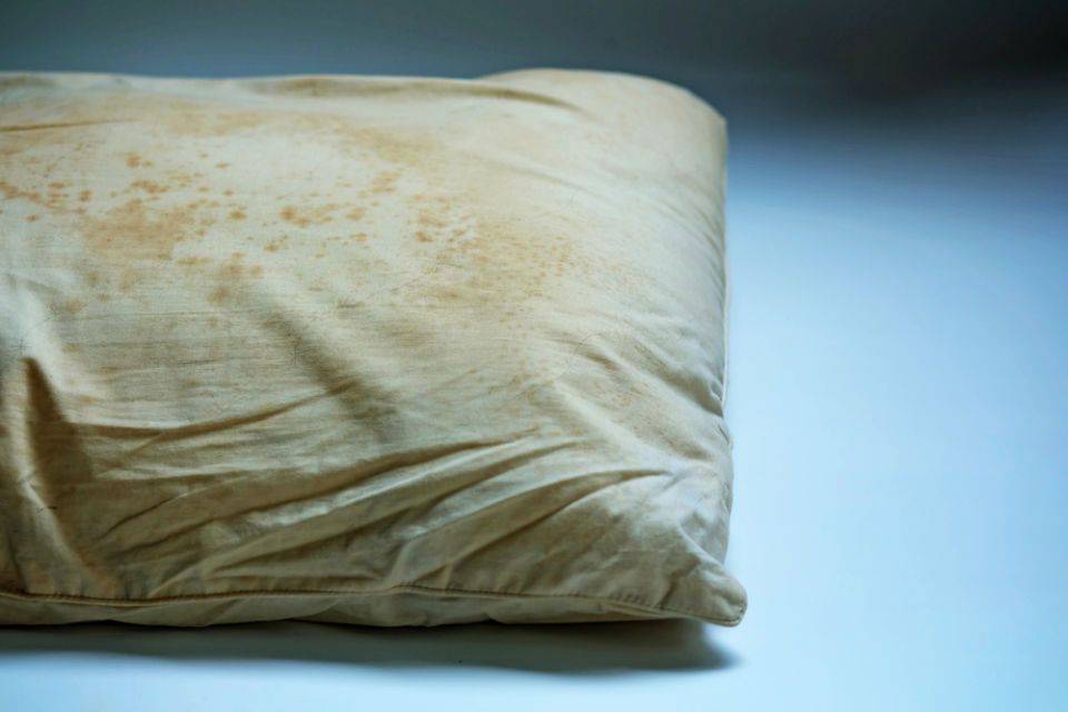 Jangan biarkan bantal korang bertukar sehingga macamni