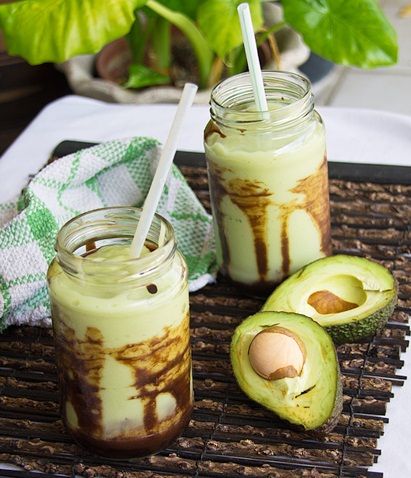 Jus alpukat cukup terkenal di Indonesia menggunakan avokado, sangat sedap untuk cuba