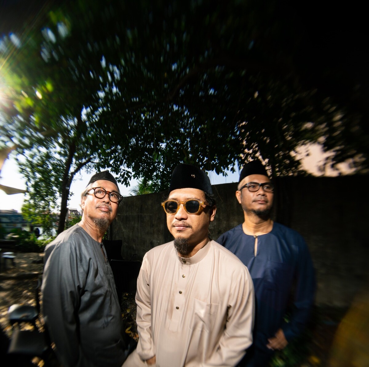 Semakin ramai orang muda di Selatan Thailand memakai baju melayu ketika menyambut Raya