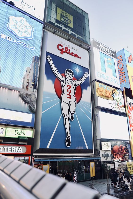 Glico-Man menjadi mercu tanda bandar sini