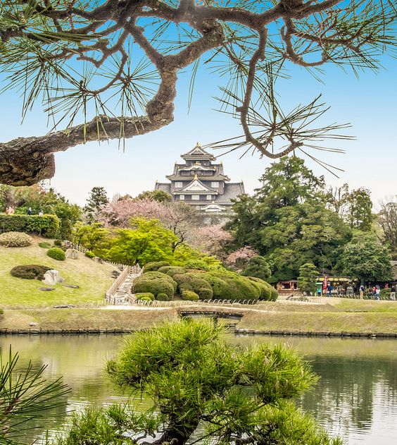 Haa.. pemandangan cantik memang wajib ambil gambar OOTD!