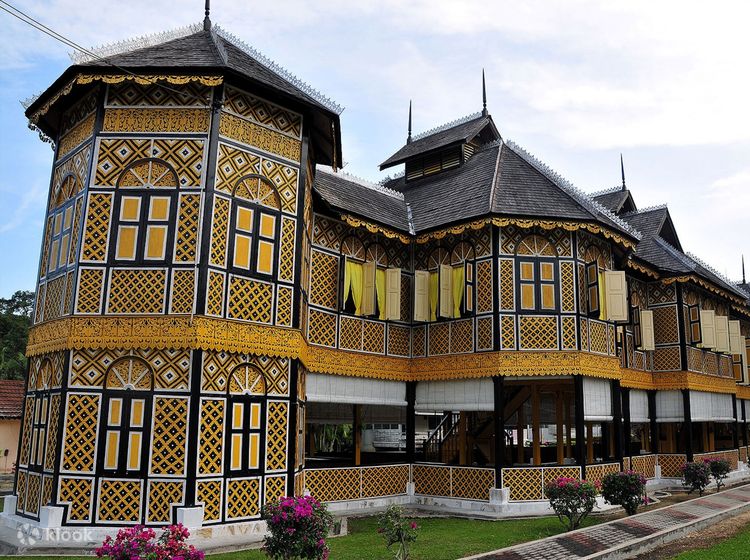 Menyimpan banyak koleksi yang dimiliki oleh Sultan Perak untuk korang lihat