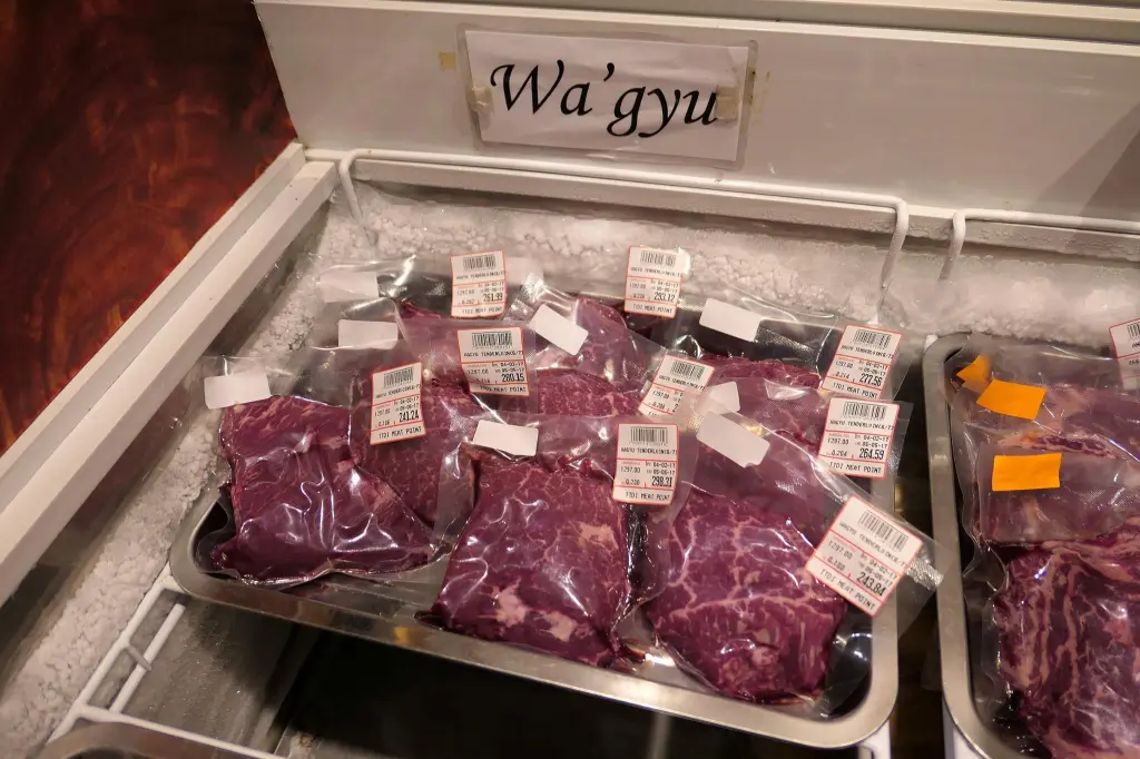 Trend zaman sekarang kena makan wagyu kan?