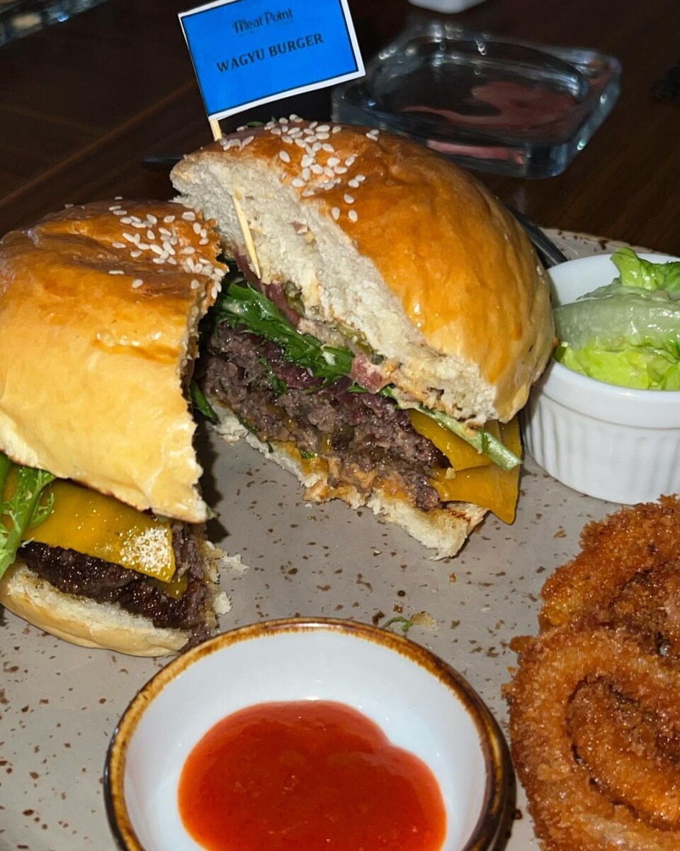 Burger pun pakai daging premium sangat juicy