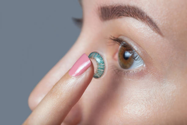 Siap ada jenis contact lens berwarna lagi tau!