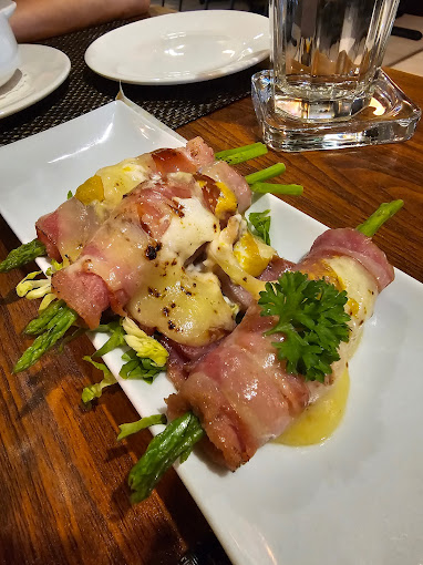 Beef Asparagus Rolls padanan sesuai untuk membuka selera