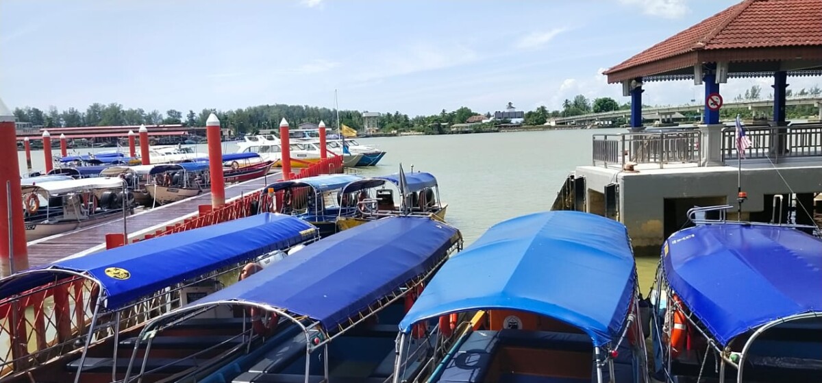 Jeti Kuala Besut dipenuhi dengan feri untuk pergi ke Perhentian