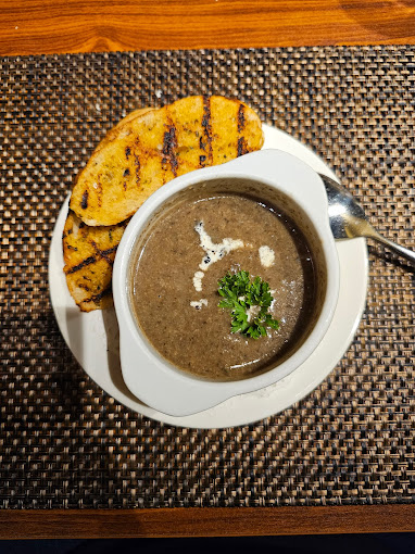 Antara pembuka selera kegemaran ramai, creamy mushroom soup