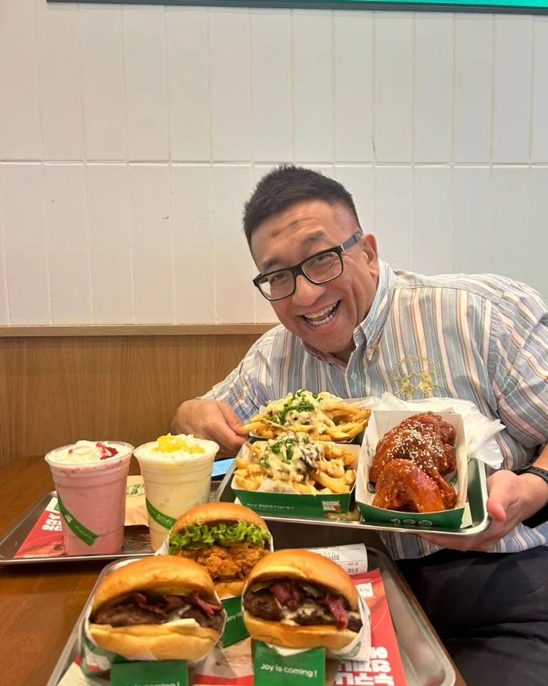 Haa.. makan banyak macam ni baru puas hati