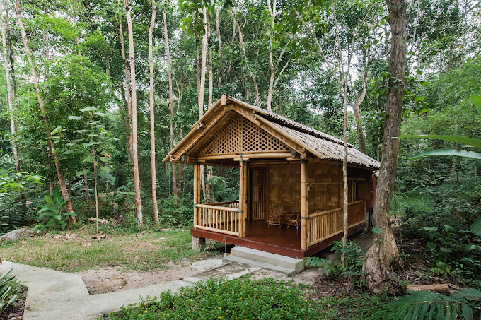 Takkan nak main phone je kat sini? Lepak jom