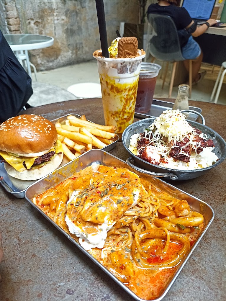 Kebanyakkan makanan dihasilkan diterima baik dari pelanggan