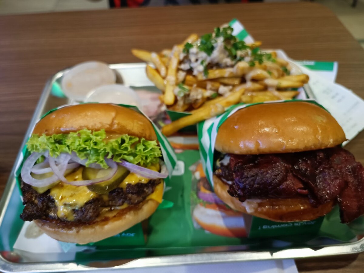 Daging burger dihasilkan menggunakan 100% daging lembu