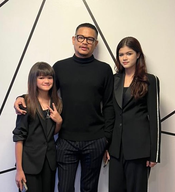 Que Haidar bersama 2 anak puterinya