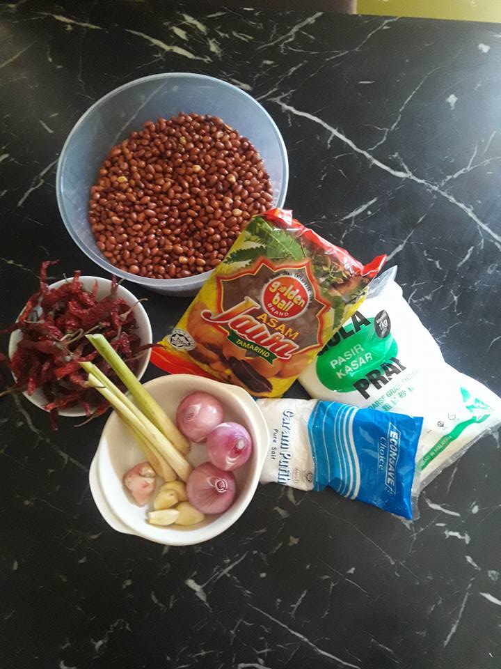 Selain menggunakan bahan asas, kita boleh cuba bahan lain untuk menambah profil rasa ke dalam kuah