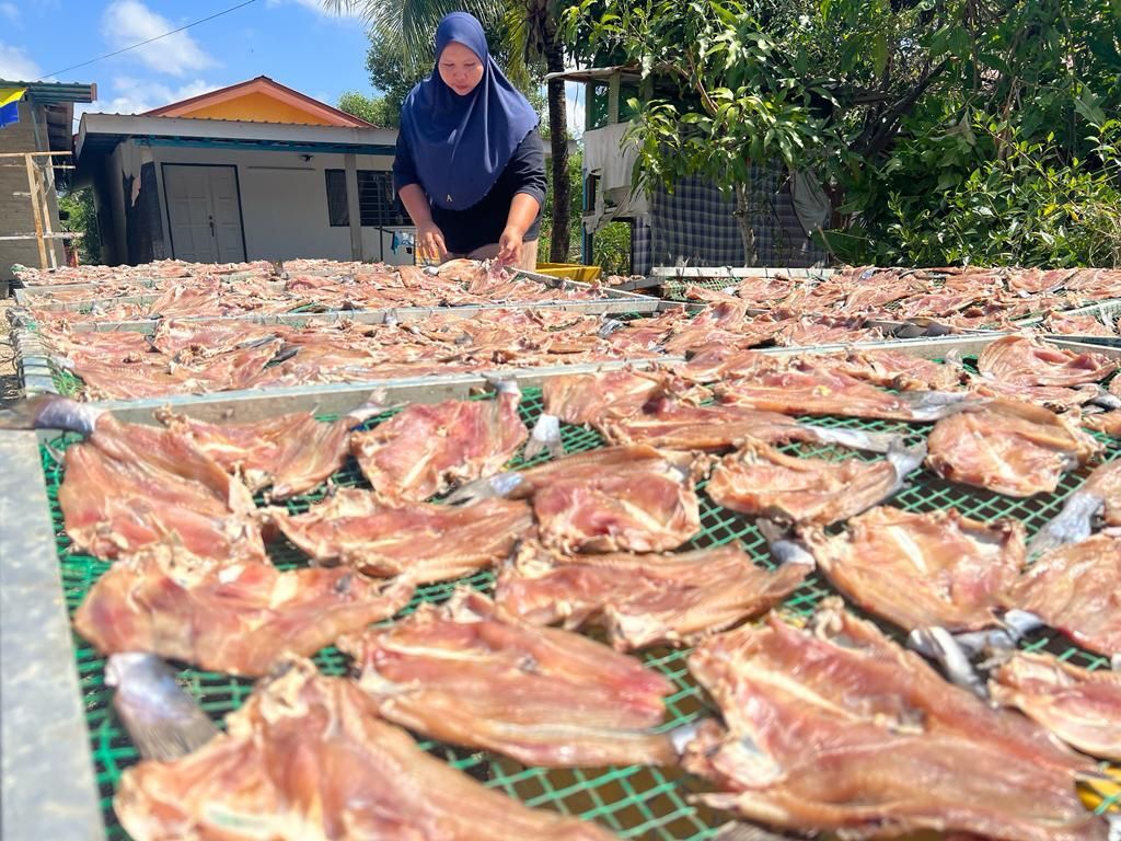Ikan Masin Kering sering menjadi makanan kegemaran ramai masih menggunakan kaedah pengawetan yang sama
