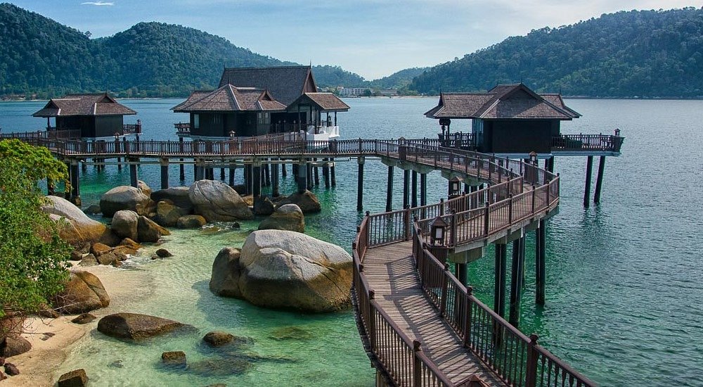 Pangkor pula terkenal dengan banyak resort cantik sesuai untuk honeymoon