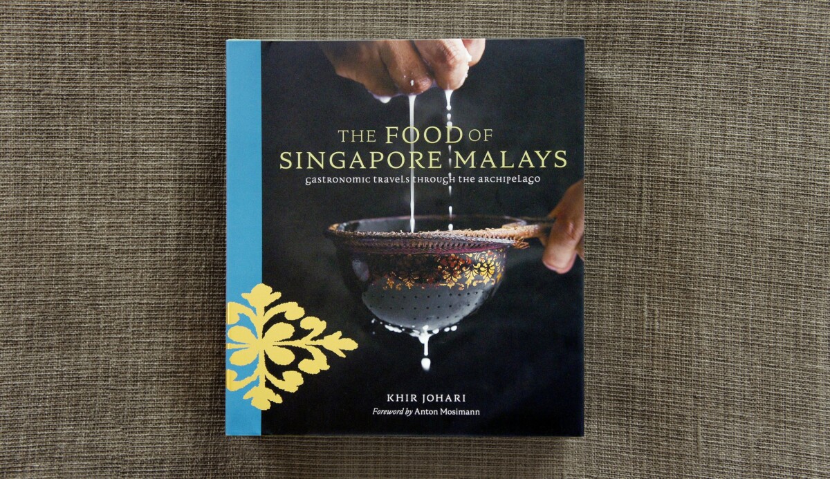 Buku yang ditulis oleh Khir Johari menerangkan perisa yang wujud dalam masakan orang Melayu