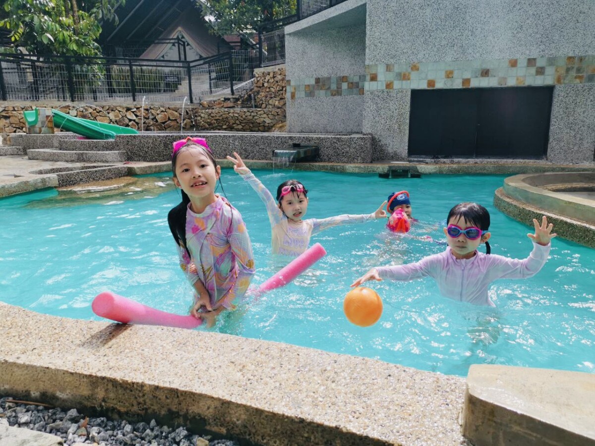 Mereka sediakan kolam renang selamat untuk kanak-kanak