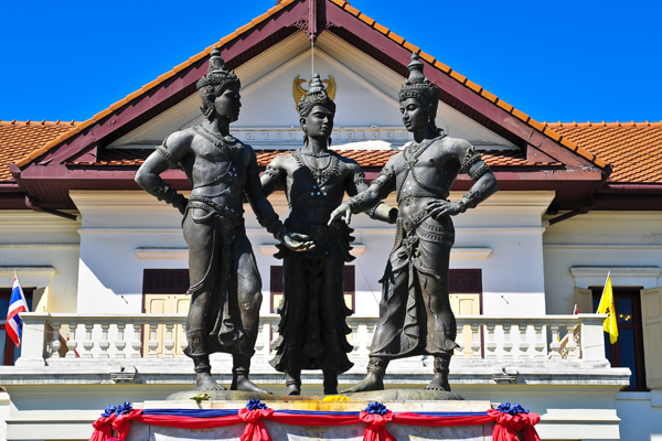 Seperti Tugu Negara, tugu untuk 3 raja utama di Thailand