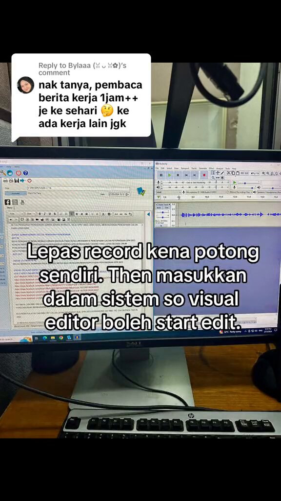 Antara tugas Ezreena, menyunting sendiri berita yang akan dibaca