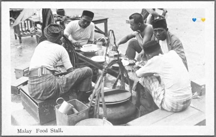 Dari dulu lagi sudah wujud peniaga di tepi jalan menyediakan makanan berpatutan harga